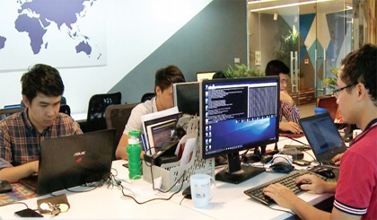 Information technology engineers at work. Experts believe that cybersecurity has become more important than ever in today’s connected world as it can threaten national security (Photo: cand.com.vn)