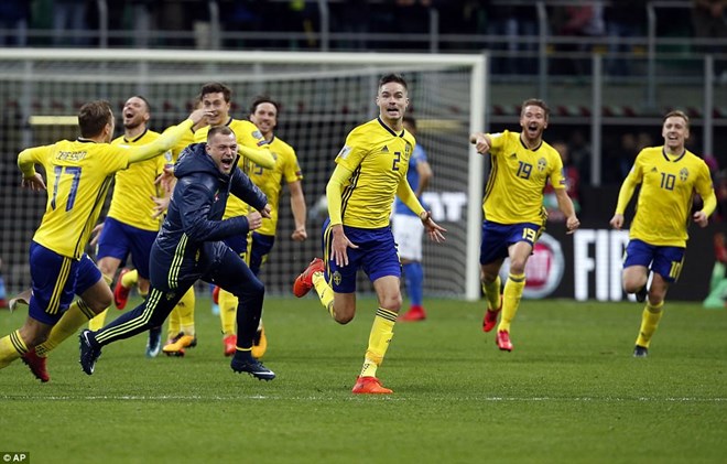 Niềm vui của các cầu thủ Thụy Điển sau khi trận đấu kết thúc. (Nguồn: AP)