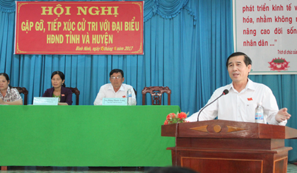 Đồng chí Lê Văn Hưởng trả lời ý kiến phản ánh, kiến nghị của cử tri.