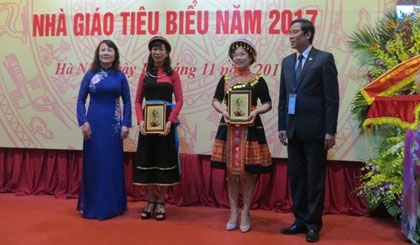 Outstanding teachers honoured at the ceremony (Photo: laodong.vn)