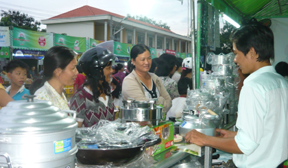 Thông qua các phiên chợ hàng Việt về nông thôn, hàng Việt đã được quảng bá rộng rãi hơn.