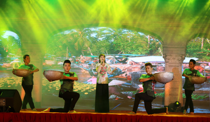 An art performance at the opening ceremony. Photo: HUU NGHI