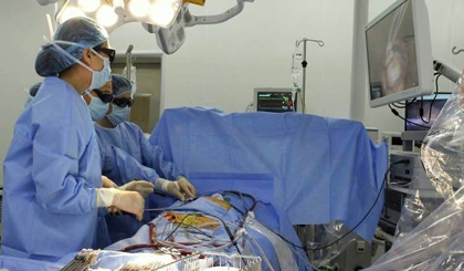 For the first time in Vietnam, 3D technology has been successfully applied in cardiovascular endoscopic surgery at E General Hospital in Hanoi. (Credit: VGP)