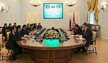  The working session with the acting governor of Saint Petersburg Alexander Govorunov. (Credit: VOV)