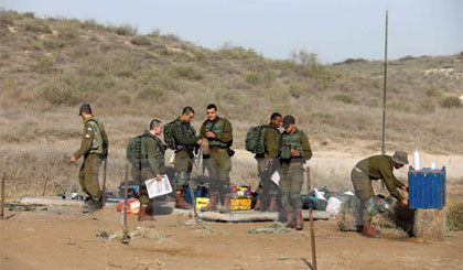 Quân đội Israel triển khai tại khu vực biên giới với Dải Gaza. Ảnh: AFP/TTXVN