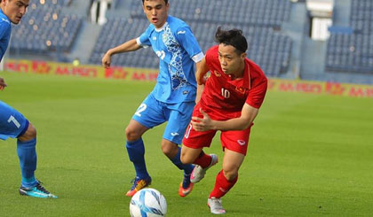 Striker Cong Phuong (in red) could not save Vietnam from a loss to Uzbekistan.