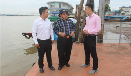 Ông Trần Song Hải, Tổng Giám đốc Greenlines DP khảo sát nơi đặt bến tàu cao tốc kết nối Tiền Giang - Vũng Tàu.