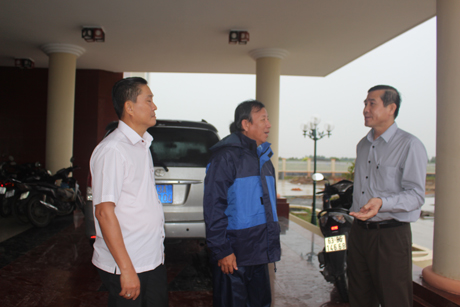Chủ tịch UBND tỉnh kiểm tra công tác phòng chống bão tại huyện Tân Phú Đông vào sáng 25-12.