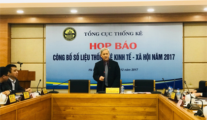 Ông Nguyễn Bích Lâm, Tổng cục trưởng Tổng cục Thống kê phát biểu tại họp báo. Ảnh:VGP/Huy Thắng