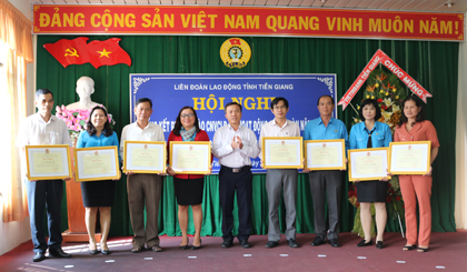 Các cá nhận nhận Bằng khen của Tổng LĐLĐ Việt Nam