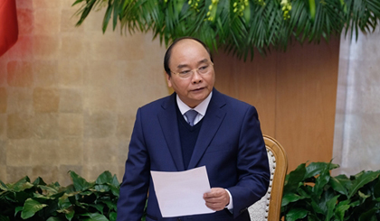 PM Nguyen Xuan Phuc speaks at the meeting. (Photo: VGP)