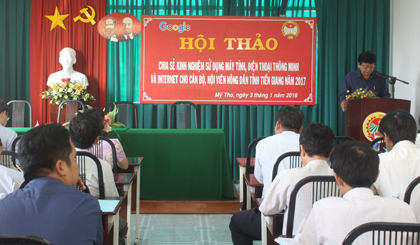 Chủ tịch Hội Nông dân tỉnh Nguyễn Văn Quang phát biểu tại hội thảo.