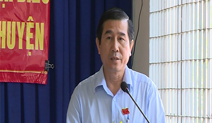 Phó Bí thư Tỉnh ủy, Chủ tịch UBND  tỉnh Lê Văn Hưởng phát biểu ý kiến tại buổi tiếp xúc