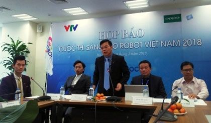 VTV Deputy General Director cum Head of the Vietnam Robocon Organising Board Dinh Dac Vinh speaks at the press conference. (Credit: NDO)