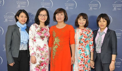 Five Vietnamese female scientists win L'Oreal-UNESCO awards. (Photo: dantri.com.vn)
