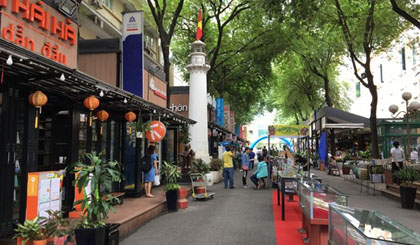The HCM City pedestrian-only Book Street at Nguyen Van Binh street in District 1 is a popular destination for local and foreign visitors (Photo: VNA)  