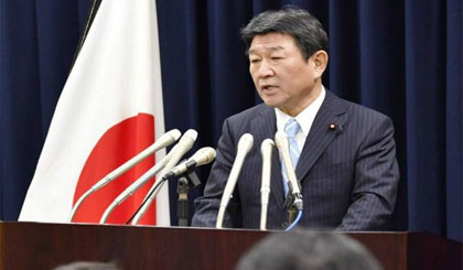 Bộ trưởng Tái thiết kinh tế Nhật Bản Toshimitsu Motegi phát biểu tại cuộc họp báo ở Tokyo hôm 23-1.