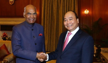 Prime Minister Nguyen Xuan Phuc (R) and Indian President Ram Nath Kovind (Photo: VNA)