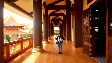 Ngôi chùa nổi tiếng Thiền Viện Trúc Lâm Chánh Giác với kiến trúc 4 thánh tích Phật giáo, tổng diện tích là 30ha, theo mô hình truyền thống các thiền viện hệ phái Trúc Lâm Yên Tử thu hút nhiều khách đến tham quan.