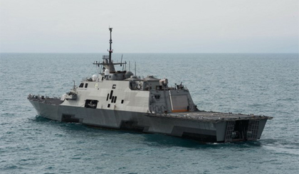 Tàu chiến USS Fort Worth của hải quân Mỹ. Ảnh: AFP/TTXVN