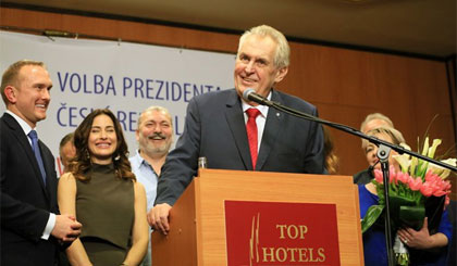 Tổng thống đương nhiệm Cộng hòa Séc Milos Zeman trong cuộc họp báo tại Prague sau khi tái đắc cử trong cuộc bầu cử Tổng thống vòng hai ngày 27-1. Ảnh: AFP/TTXVN