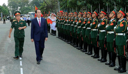 President Tran Dai Quang visits the High Command of Army Corps 4 or Cuu Long Corps in Di An town