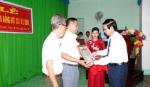 Bí thư Tỉnh ủy trao Huy hiệu Đảng cho đảng viên cao tuổi Đảng