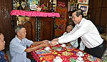 Chủ tịch UBND tỉnh Lê Văn Hưởng chúc tết gia đình chính sách