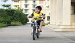 Vietnamese student pedals children's bike to university