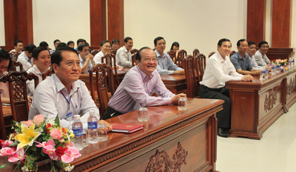 Lãnh đạo, đảng viên Văn phòng UBND tỉnh dự họp mặt