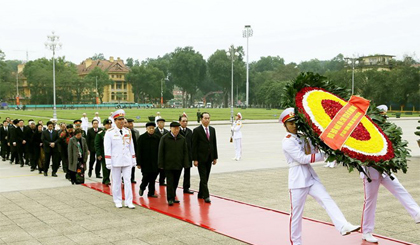 Lãnh đạo Đảng, Nhà nước viếng Chủ tịch Hồ Chí Minh. Ảnh: Nguyễn Dân/TTXVN