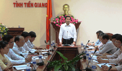 Chủ tịch UBND tỉnh Lê Văn Hưởng kết luận giải quyết vụ khiếu nại của bà Hà.