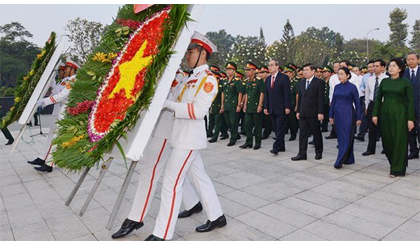 Các lãnh đạo Thành phố Hồ Chí Minh dâng hoa tại Nghĩa trang Liệt sỹ thành phố hôm 9/2. Ảnh minh họa. Nguồn: hochiminhcity.gov.vn