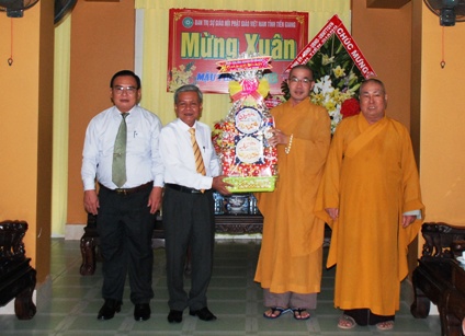 Đồng chí Trần Long Thôn, Trưởng Ban Ban dân vận tỉnh ủy phát biểu ghi nhận những đóng góp to lớn của Ban Từ thiện xã hội Phật giáo vì an sinh xã hội trong tỉnh