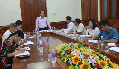 Phó Chủ tịch UBND tỉnh Trần Thanh Đức phát biểu tại cuộc họp.