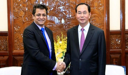 President Tran Dai Quang (right) shakes hands with Indronil Sengupta, Chief Executive – Vietnam at Tata Sons. (Photo: VNA)