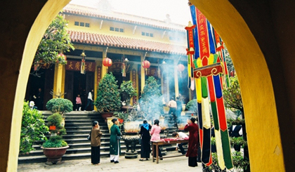 Visiting pagodas at the beginning of Lunar New Year has become an age old tradition of Vietnamese people.