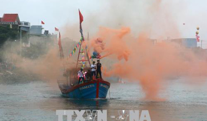  A fishing vessel during a fist sailing festival (Photo: VNA)