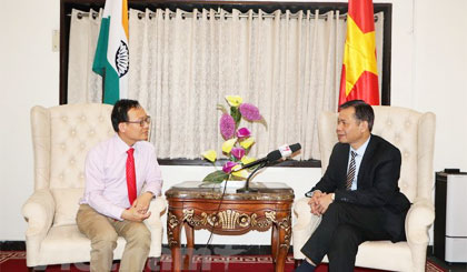 Đại sứ Tôn Sinh Thành trả lời phỏng vấn TTXVN trước thềm chuyến thăm cấp Nhà nước tới Ấn Độ của Chủ tịch nước Trần Đại Quang. Ảnh: Minh Luyến/Vietnam+