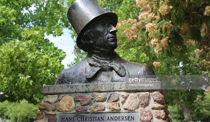 Tượng đại văn hào Đan Mạch Hans Christian Andersen. Ảnh: Getty Images