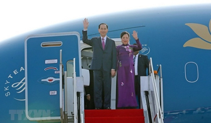 President Tran Dai Quang and his spouse arrive at the Hazzat Shahjala Airport.