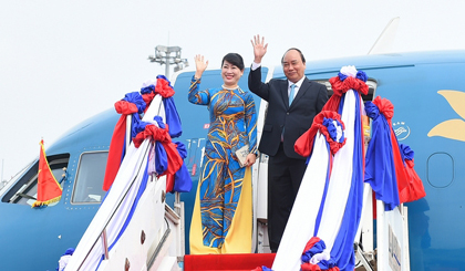 Prime Minister Nguyen Xuan Phuc and his spouse (Credit: VGP)