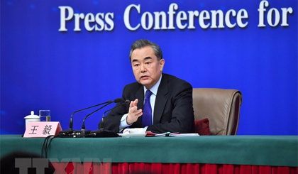 Bộ trưởng Ngoại giao Trung Quốc Vương Nghị trả lời phỏng vấn về chủ đề “Chính sách ngoại giao và quan hệ đối ngoại của Trung Quốc.” Nguồn: THX/TTXVN