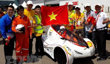 Team LH-EST of the Lac Hong University won the UrbanConcept – Battery Electric sub-category of the Shell Eco-marathon Asia (Photo: VNA)