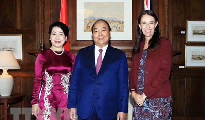 Thủ tướng New Zealand Jacinda Ardern đón Thủ tướng Nguyễn Xuân Phúc và Phu nhân. Ảnh: Thống Nhất/TTXVN