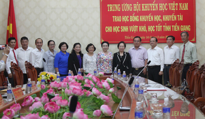 Đoàn Trung ương Hội Khuyến học Việt Nam làm việc tại Tiền Giang