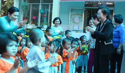 Giáo sư, Tiến sĩ Nguyễn Thị Doan thăm trường Mầm non Tịnh Nghiêm