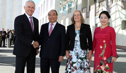 Thủ tướng Australia Malcolm Turnbull đón Thủ tướng Nguyễn Xuân Phúc và Phu nhân. Ảnh: Thống Nhất/TTXVN