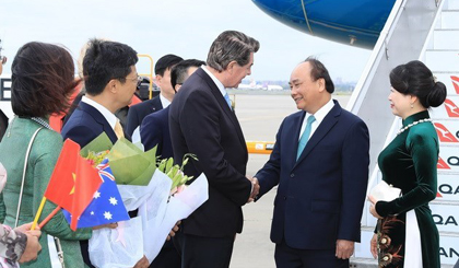 Prime Minister Nguyen Xuan Phuc and his spouse were welcomed at Kingsford-Smith International Airport in Sydney. (Source: VNA)