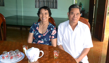 Vợ chồng chú Nguyễn Văn Mười và cô Nguyễn Thị Tám luôn là tấm gương vượt khó để các con noi theo.